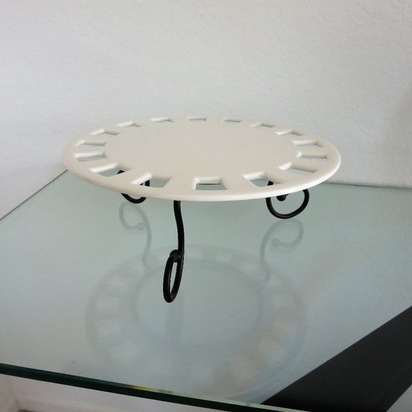 Pampered Chef Other - Ribbon Cake Plate and Stand